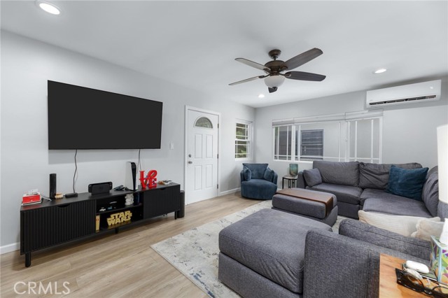 240 Hampton DR