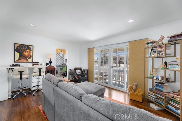 240 Hampton DR