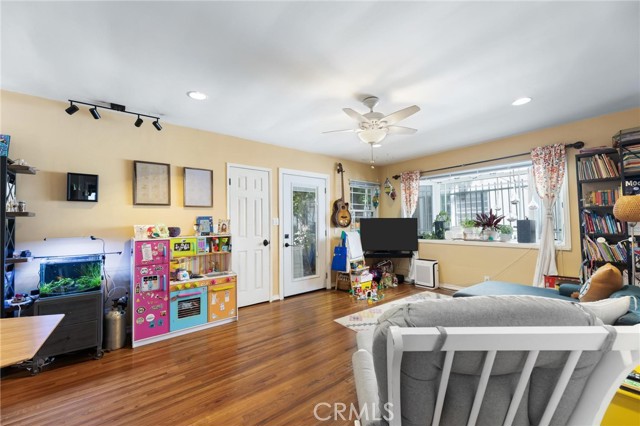 240 Hampton DR