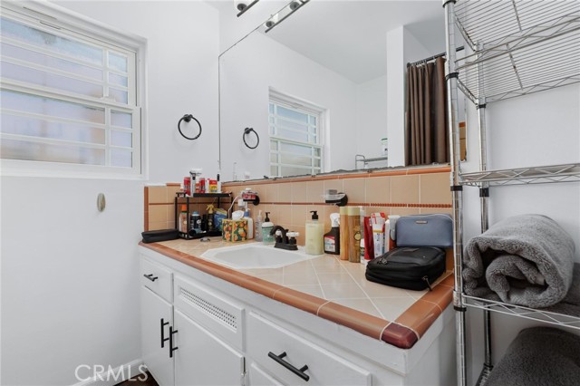 240 Hampton DR
