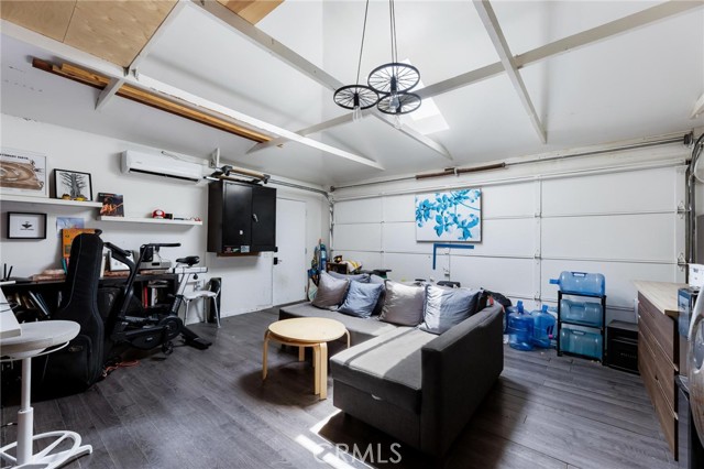 240 Hampton DR