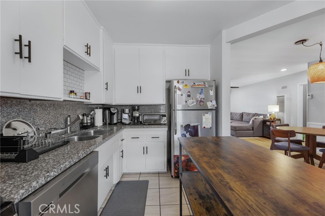 240 Hampton DR