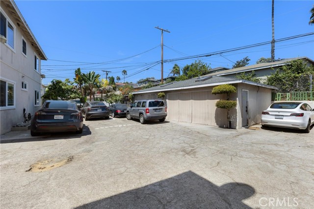 240 Hampton DR