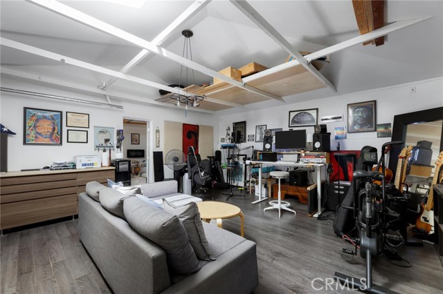 240 Hampton DR
