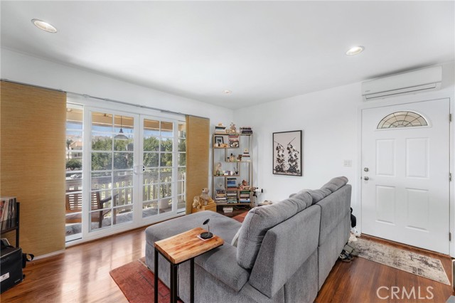 240 Hampton DR