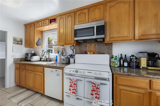 240 Hampton DR