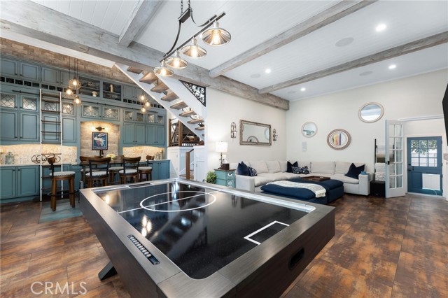 522 Marine AVE
