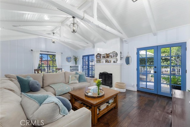 522 Marine AVE