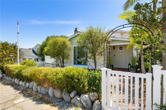 522 Marine AVE