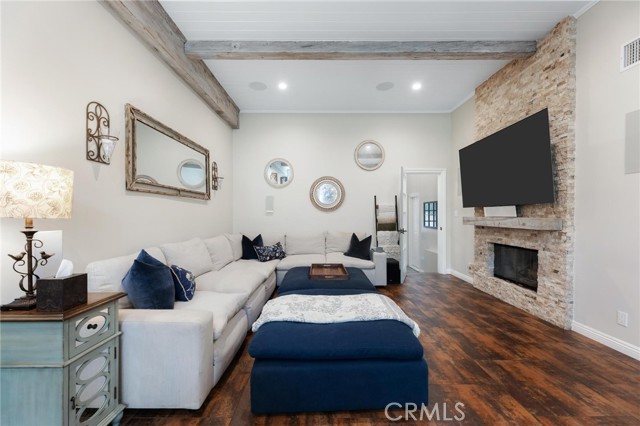 522 Marine AVE
