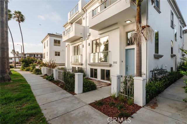202 Calle Miramar