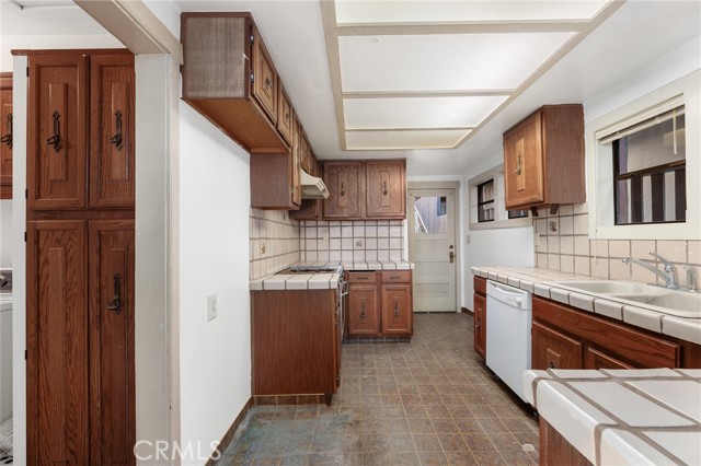 1920 Hermosa AVE