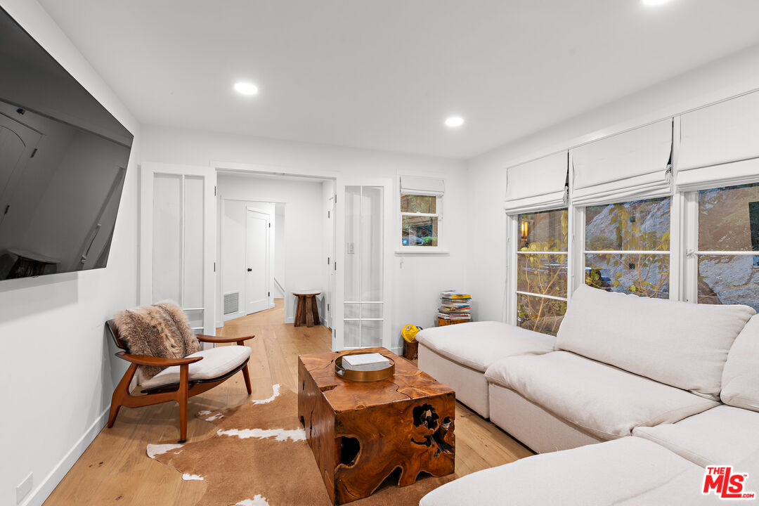 2410 Nichols Canyon Rd