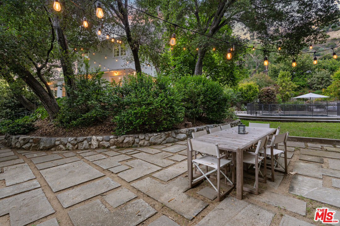 2410 Nichols Canyon Rd