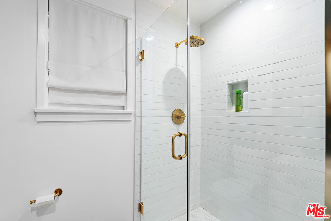 2410 Nichols Canyon Rd