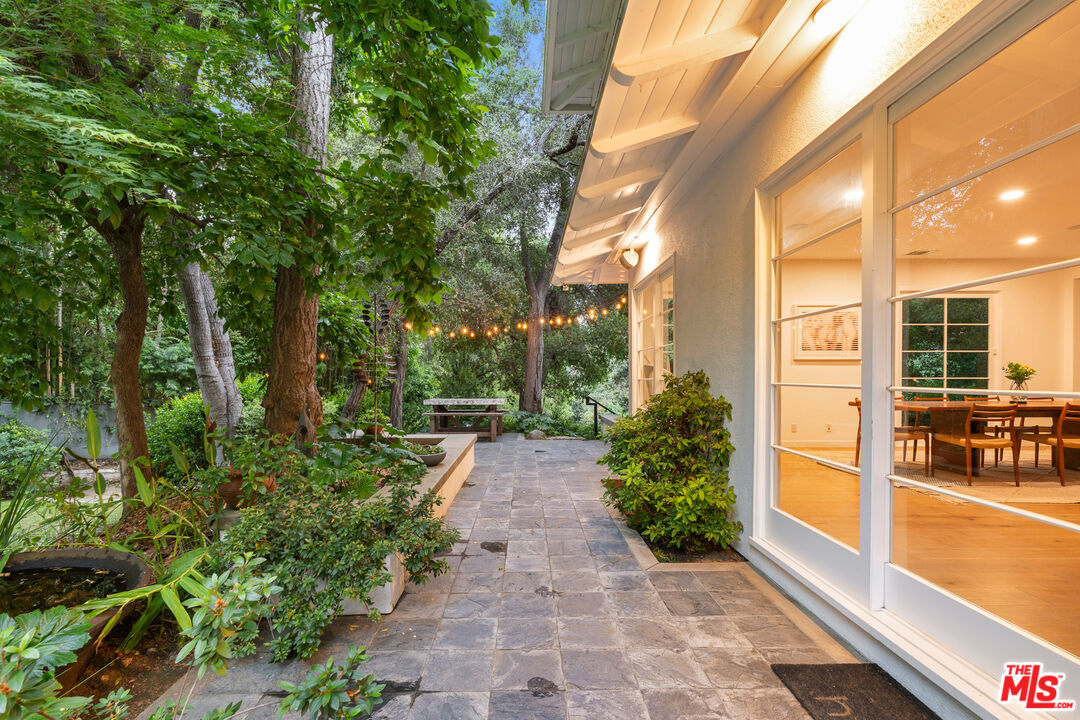 2410 Nichols Canyon Rd