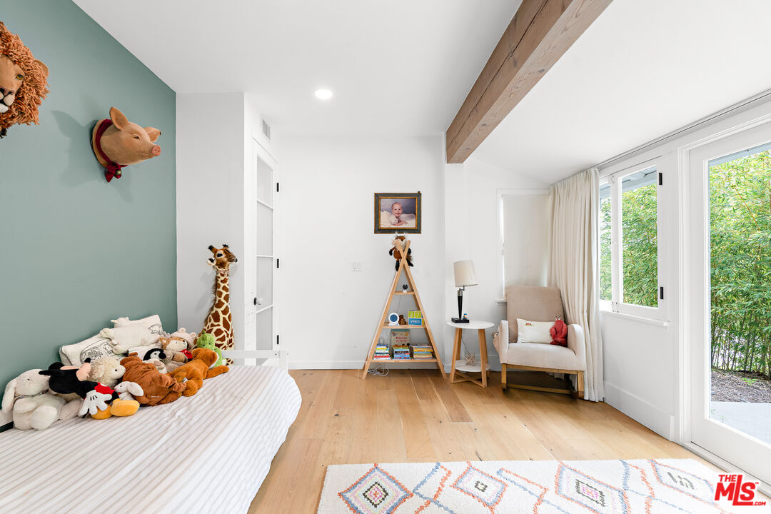 2410 Nichols Canyon Rd