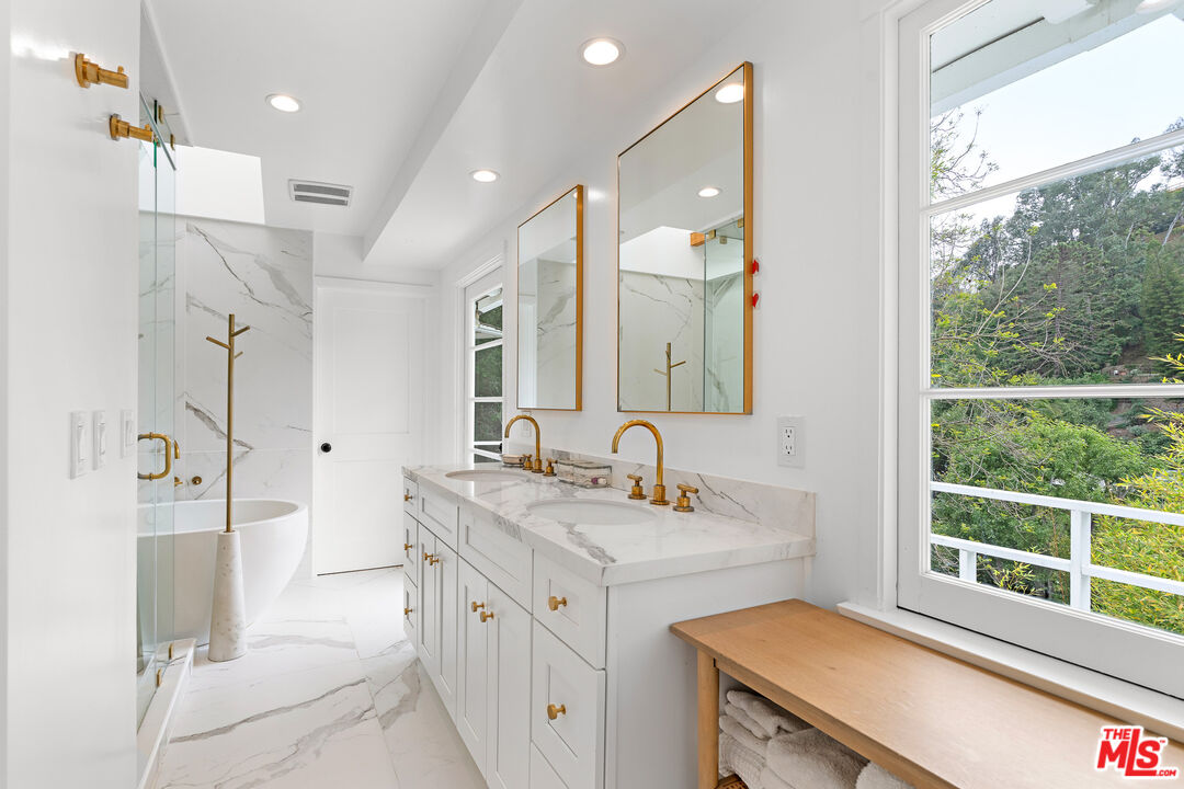 2410 Nichols Canyon Rd