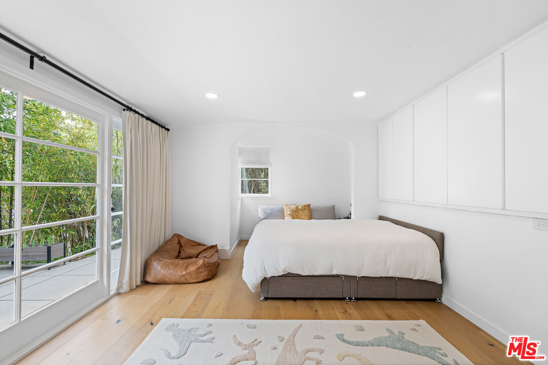 2410 Nichols Canyon Rd