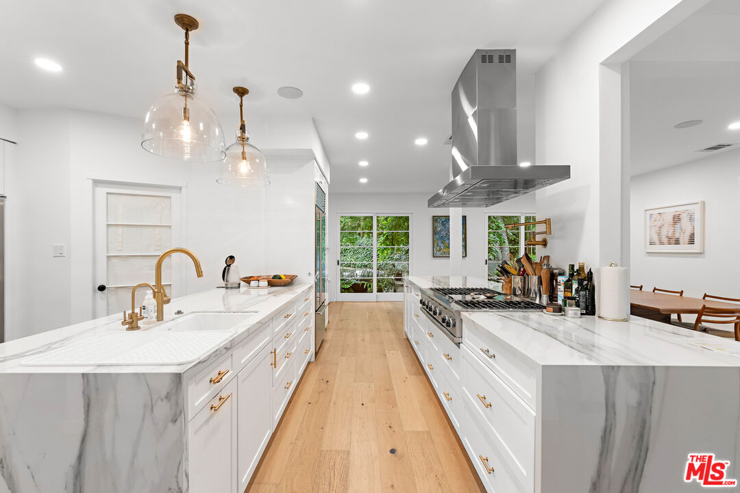 2410 Nichols Canyon Rd