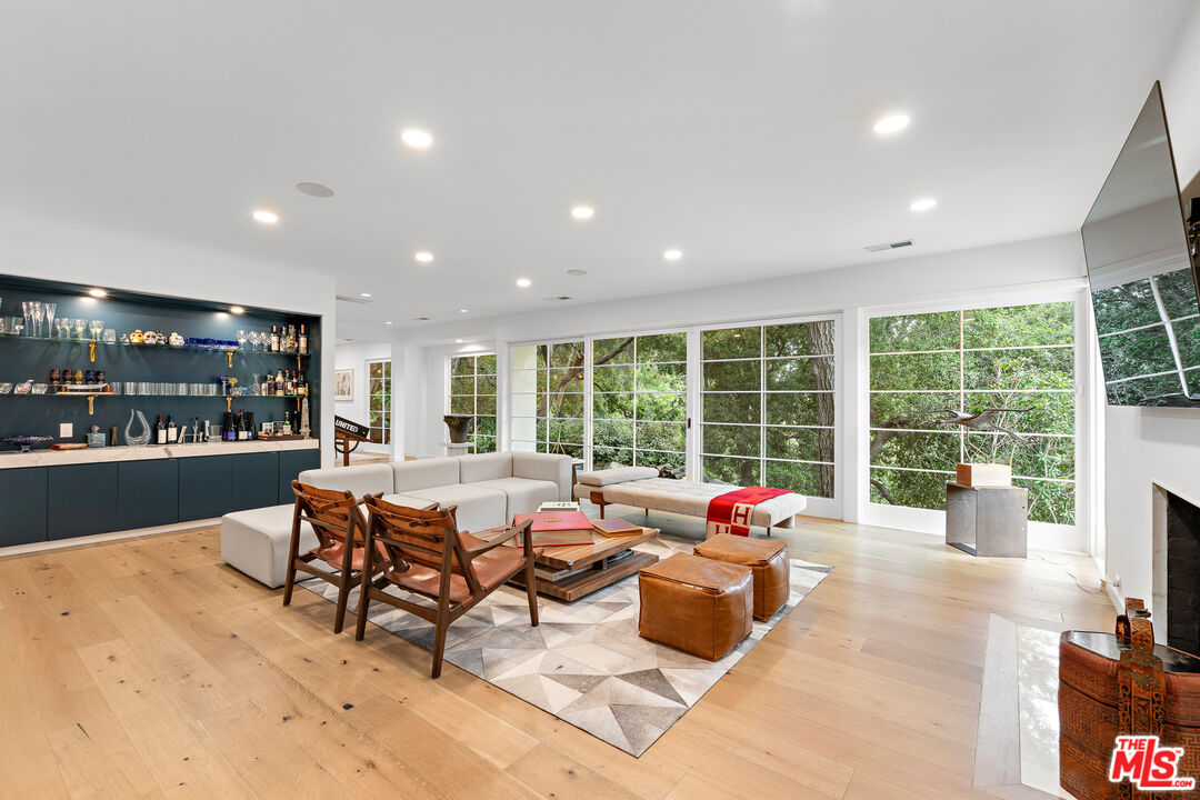 2410 Nichols Canyon Rd