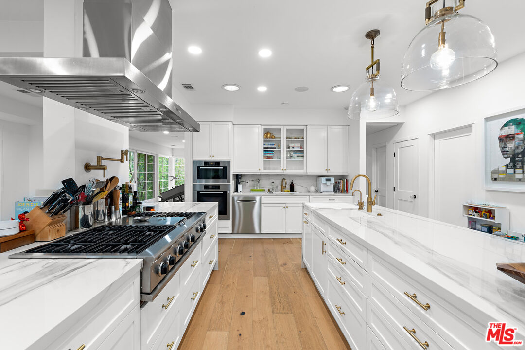 2410 Nichols Canyon Rd