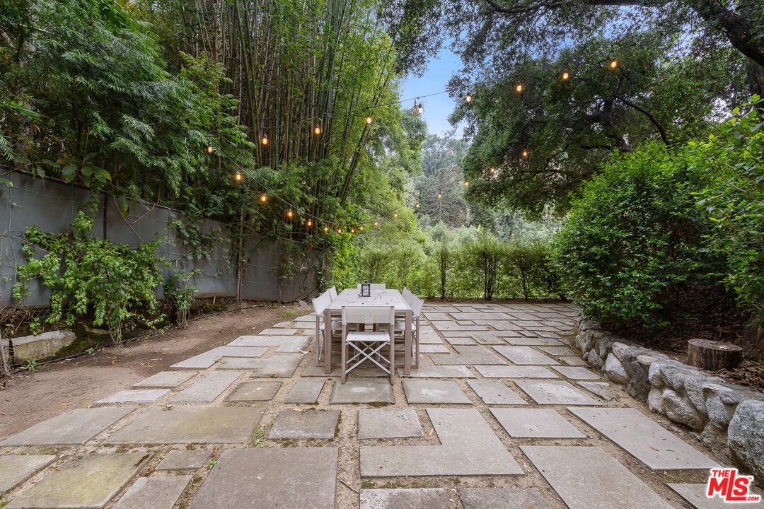 2410 Nichols Canyon Rd