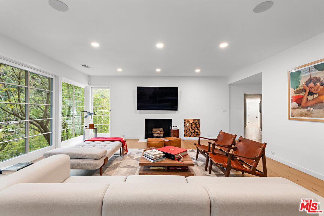 2410 Nichols Canyon Rd