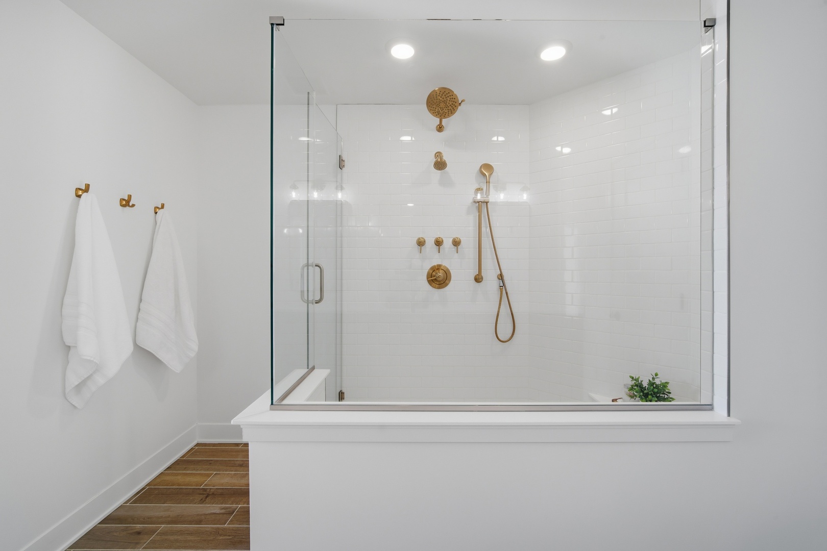 4 Crystal Downs Drive