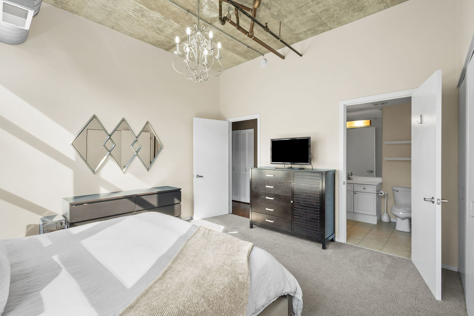 900 N Kingsbury Street Unit: 1071