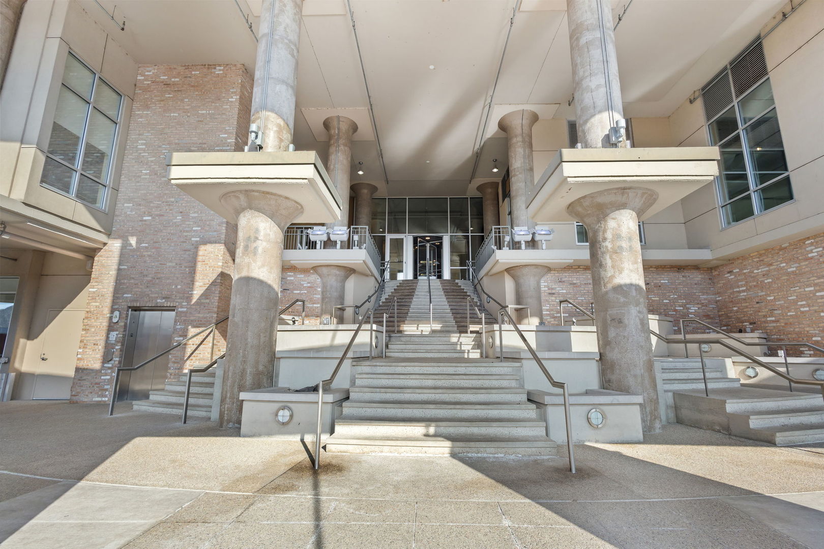 900 N Kingsbury Street Unit: 1071