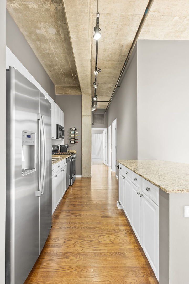 900 N Kingsbury Street Unit: 1071