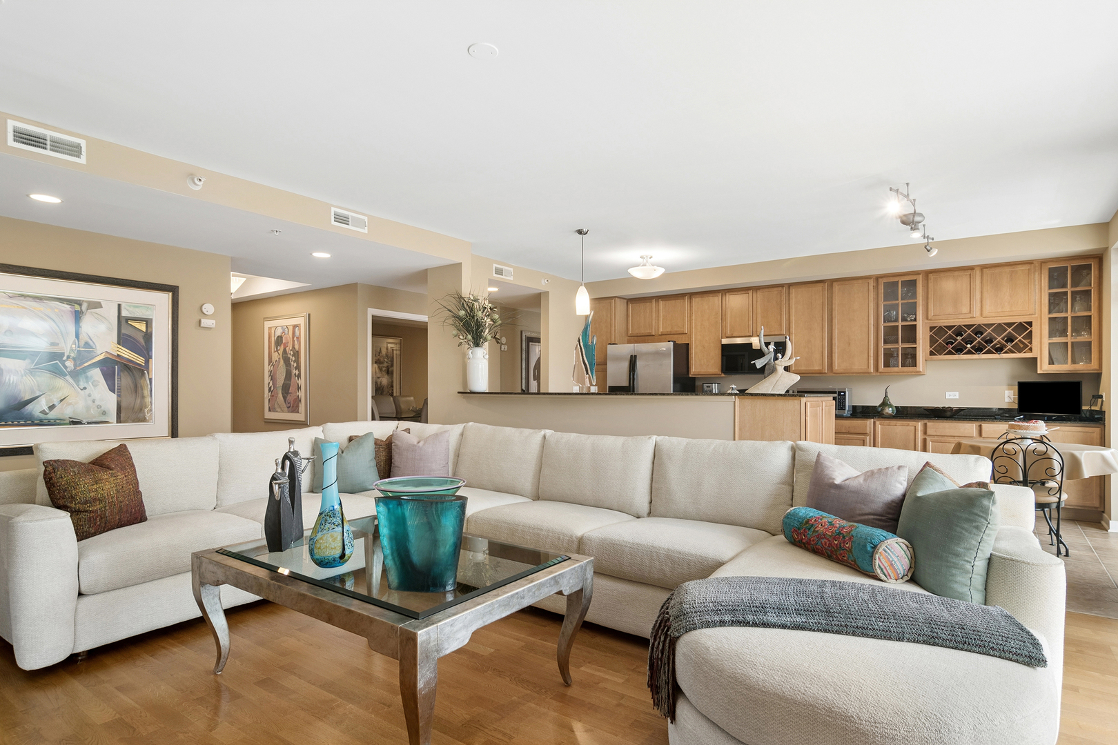 425 BENJAMIN Drive Unit: 202