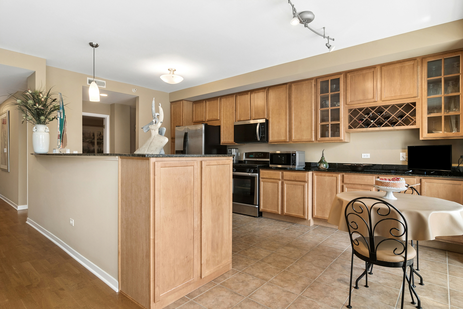 425 BENJAMIN Drive Unit: 202
