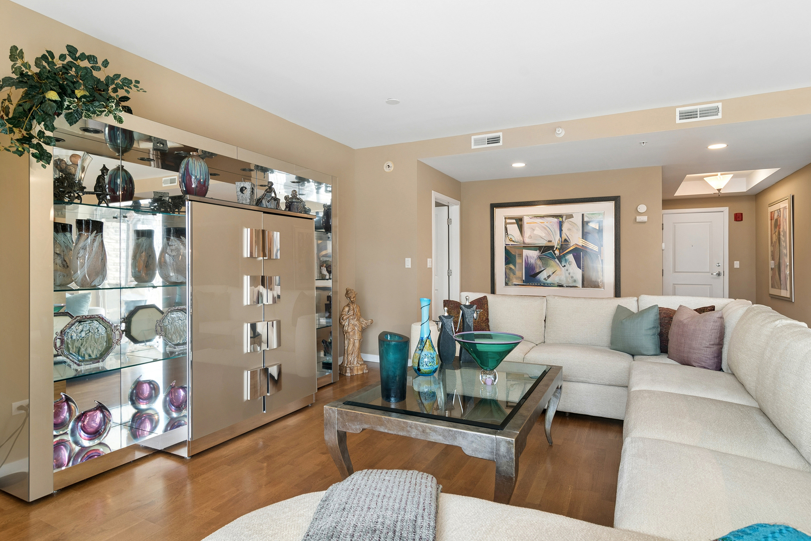 425 BENJAMIN Drive Unit: 202