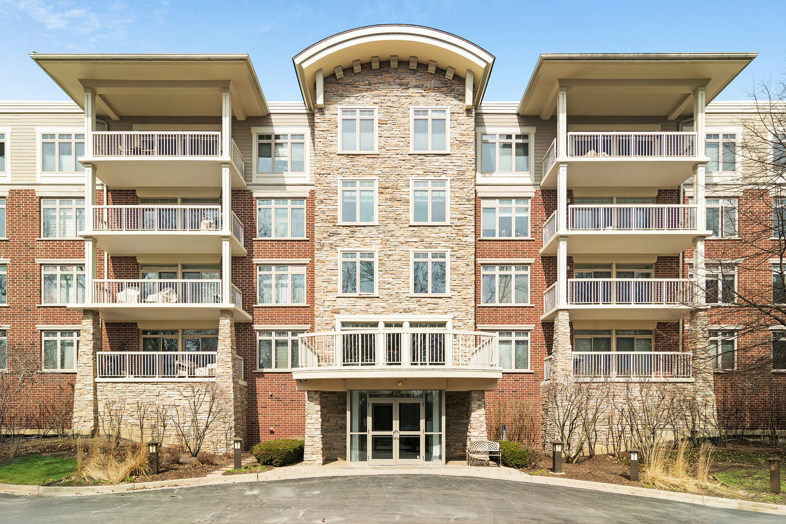 425 BENJAMIN Drive Unit: 202