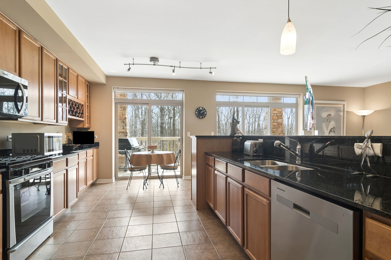 425 BENJAMIN Drive Unit: 202