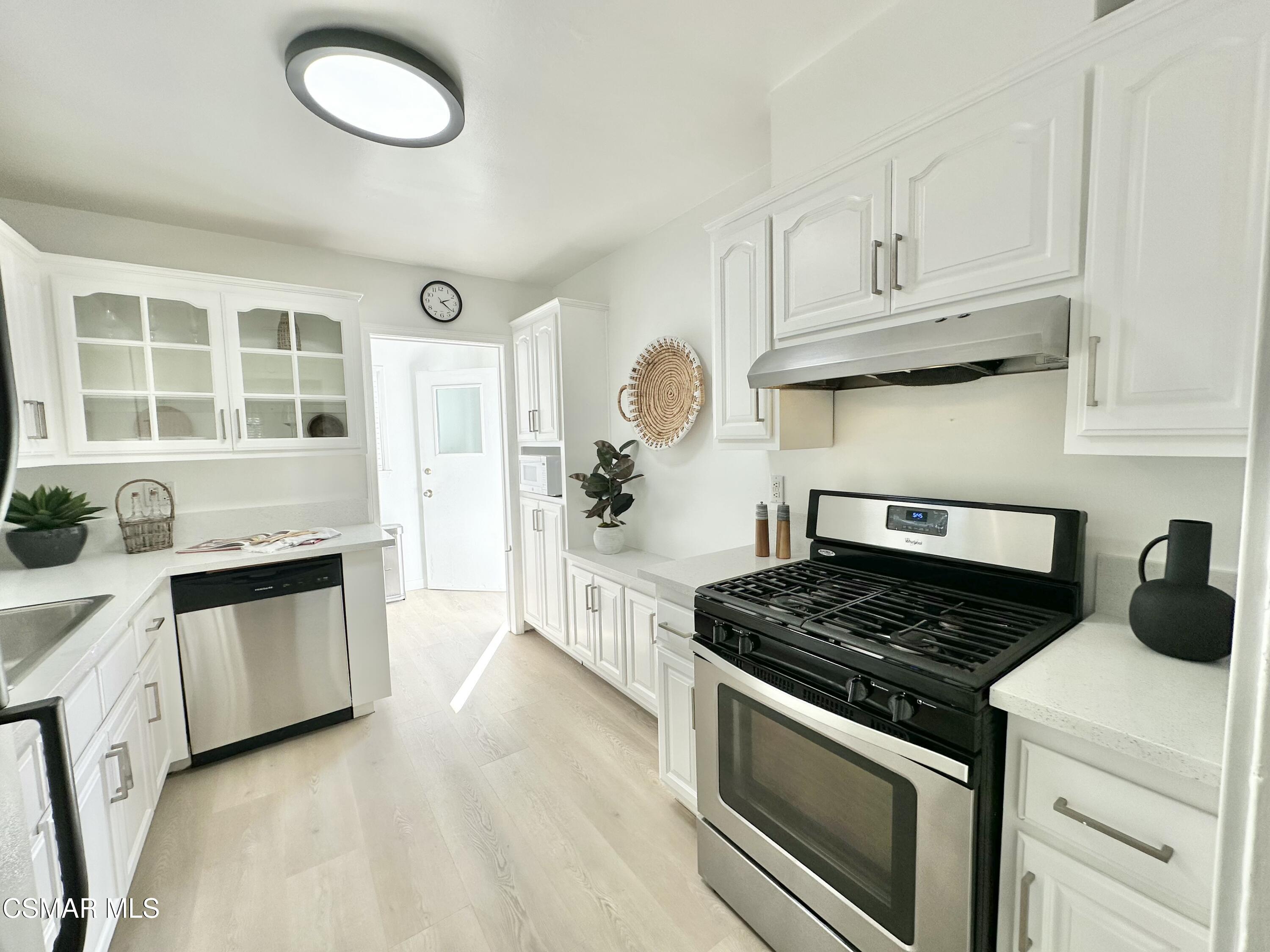 16412 Gilmore Street