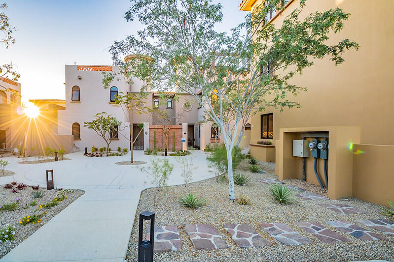 2 BED Lux Condo with Roofdeck