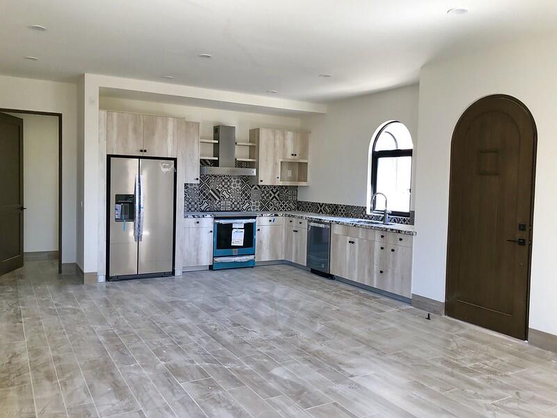 2 BED Lux Condo with Roofdeck