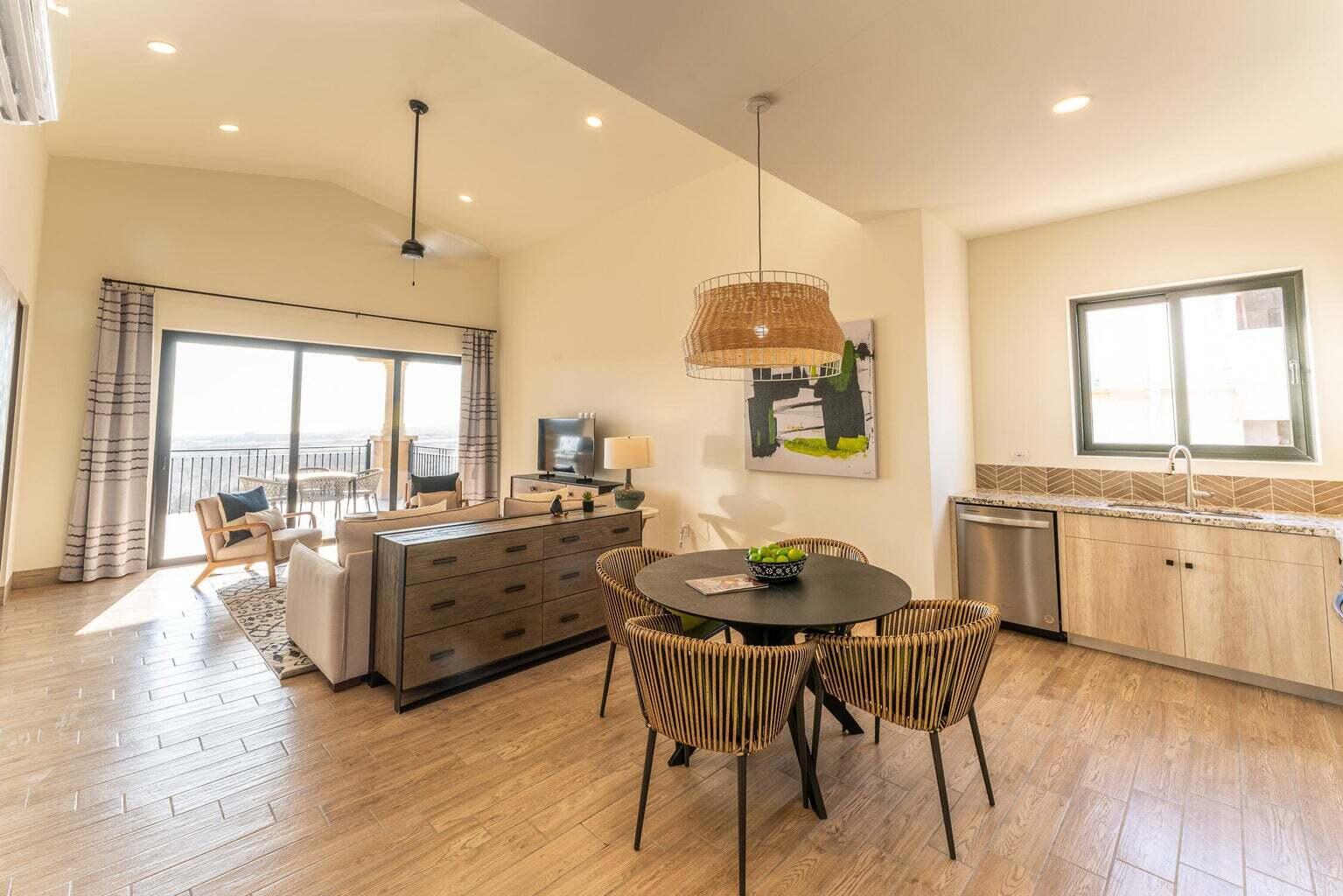 3 BD Condo Golf, Sunset, Ocean
