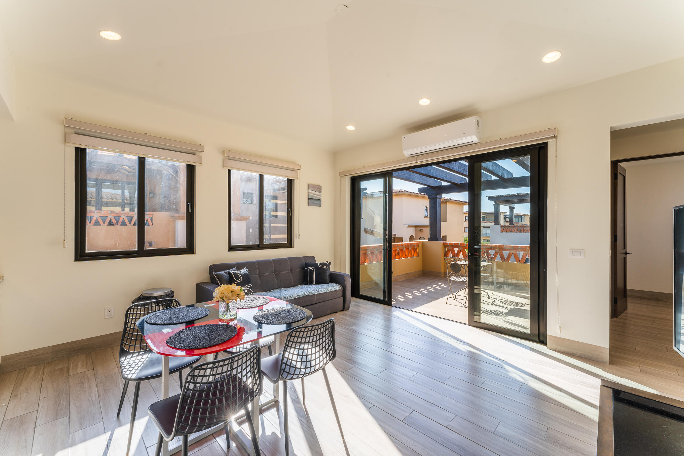 FINANCING 1 BD PENTHOUSE