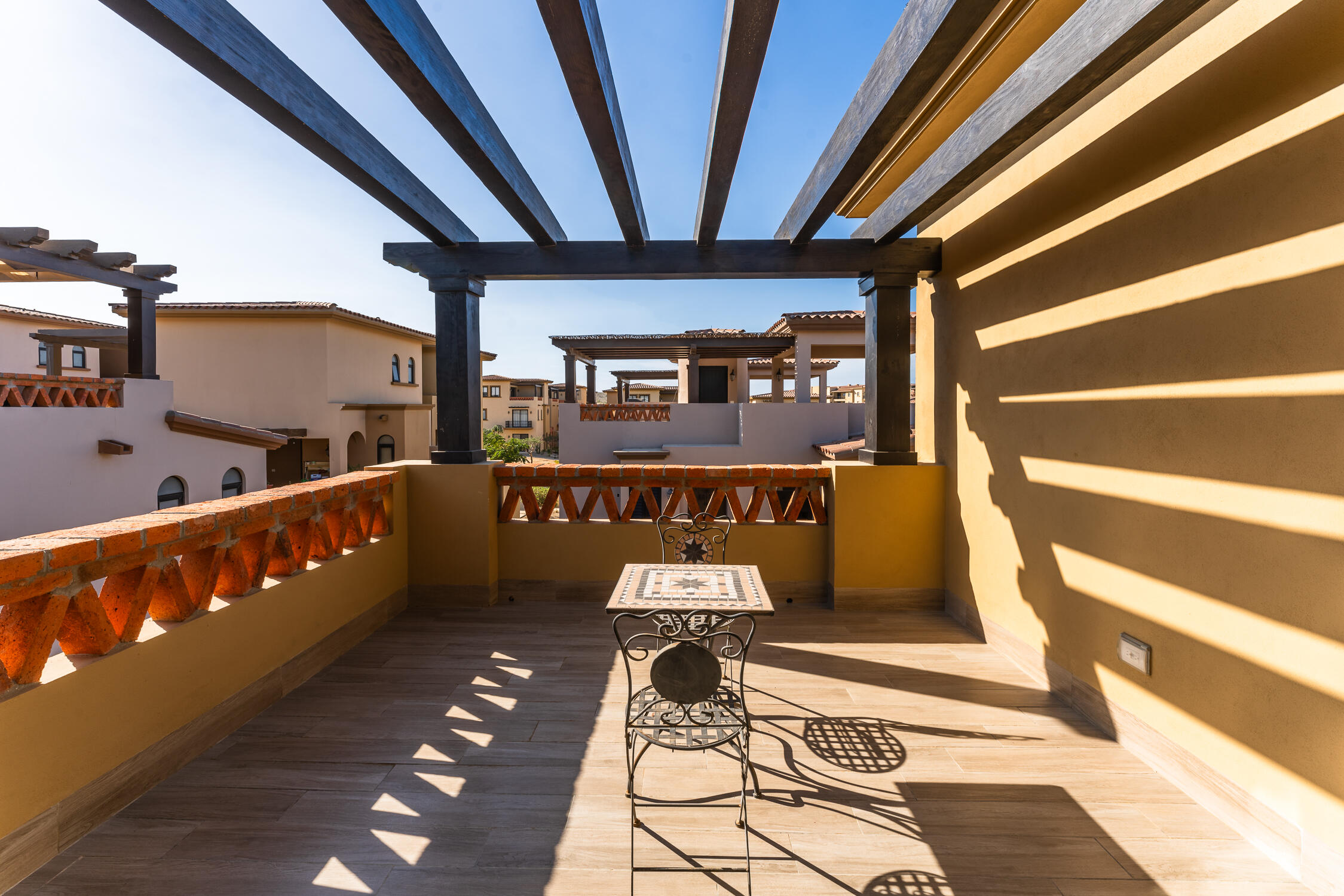 FINANCING 1 BD PENTHOUSE