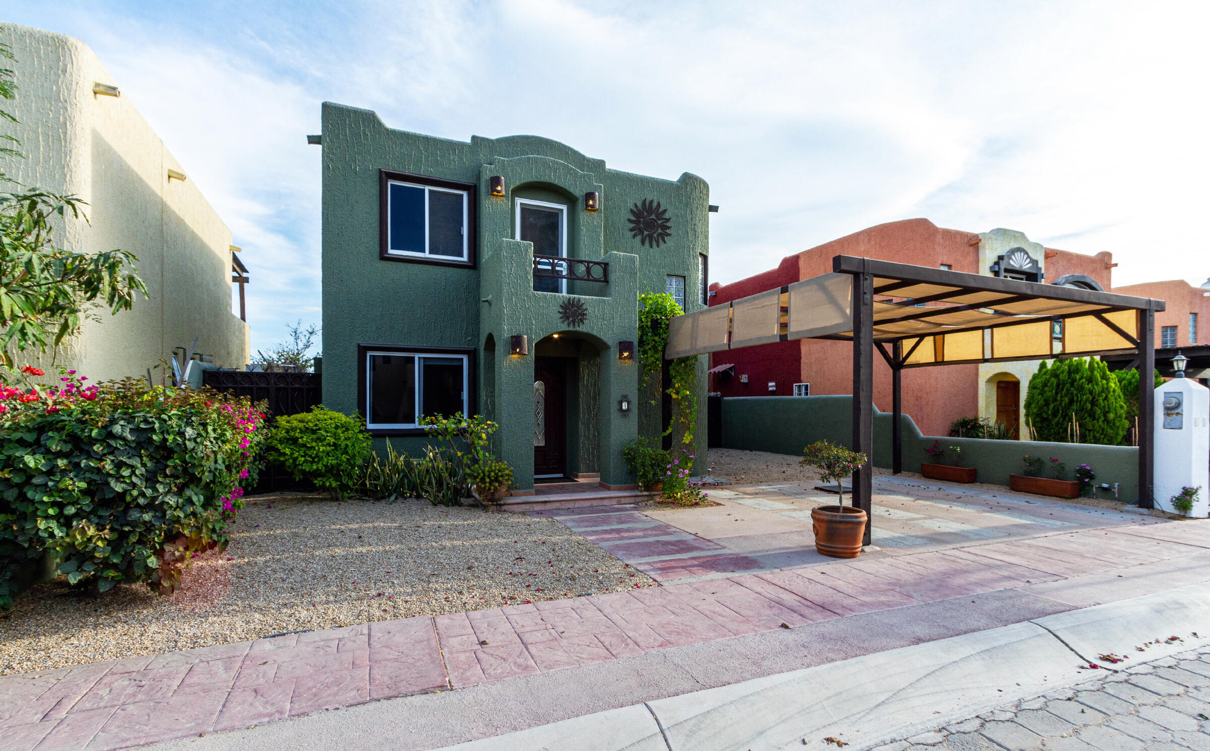 4 Isla Pacifica, Vista Real