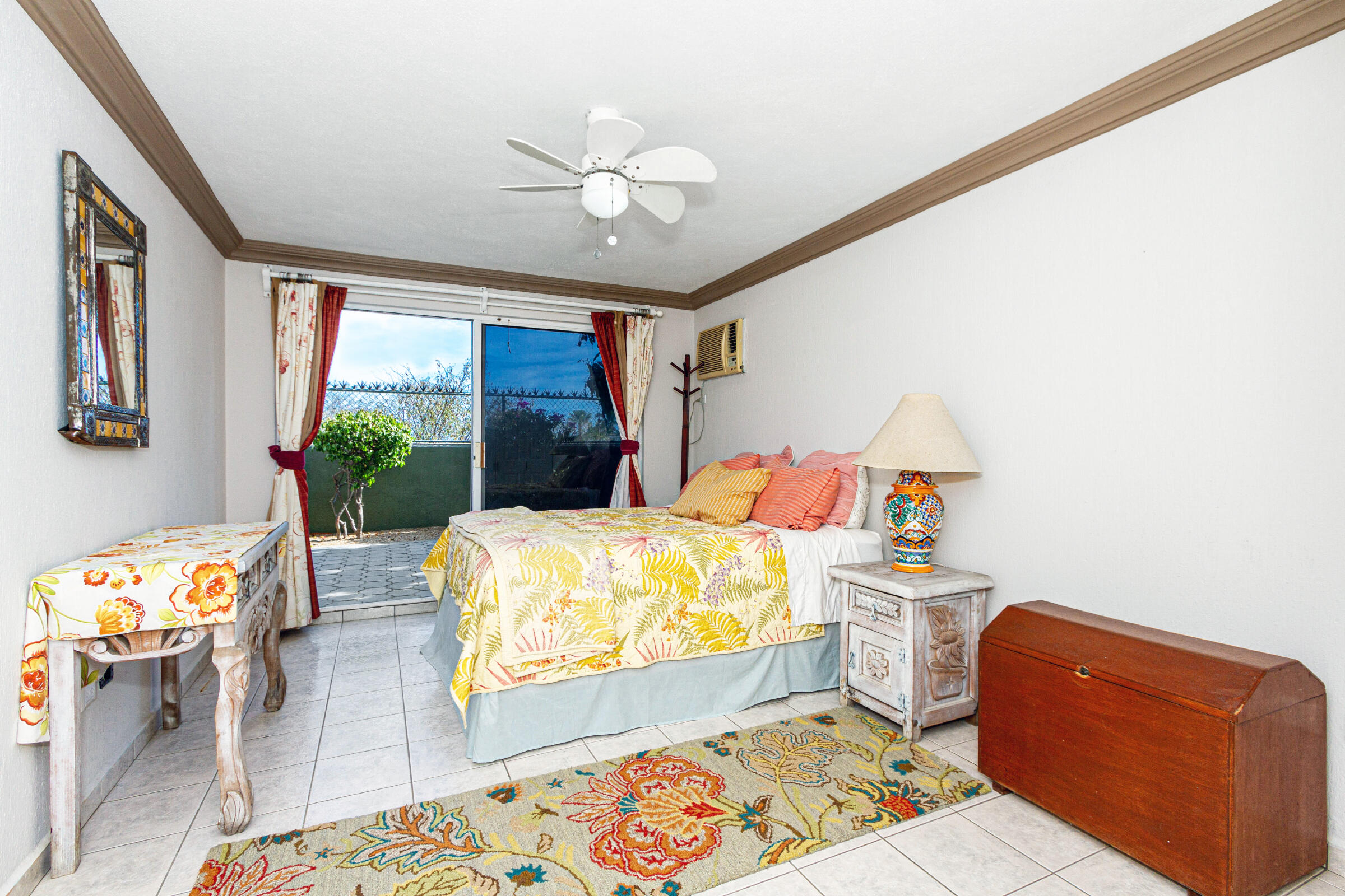4 Isla Pacifica, Vista Real