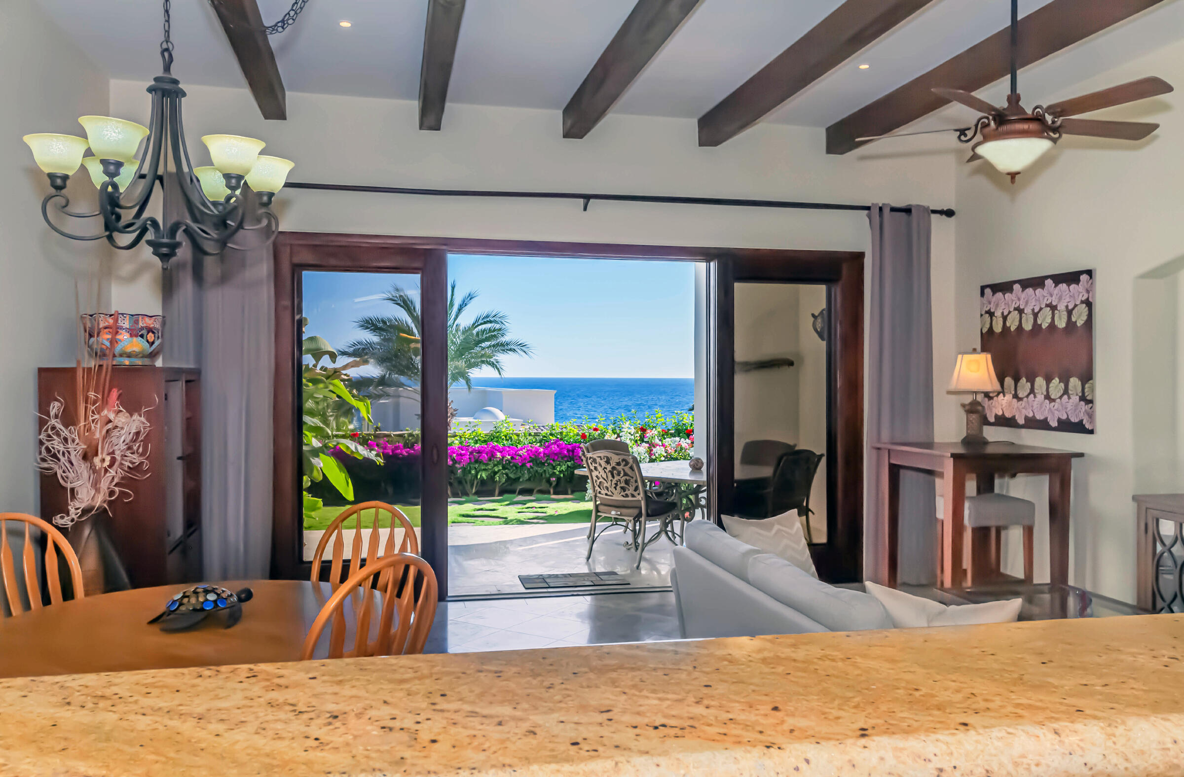 Condo, El Encanto