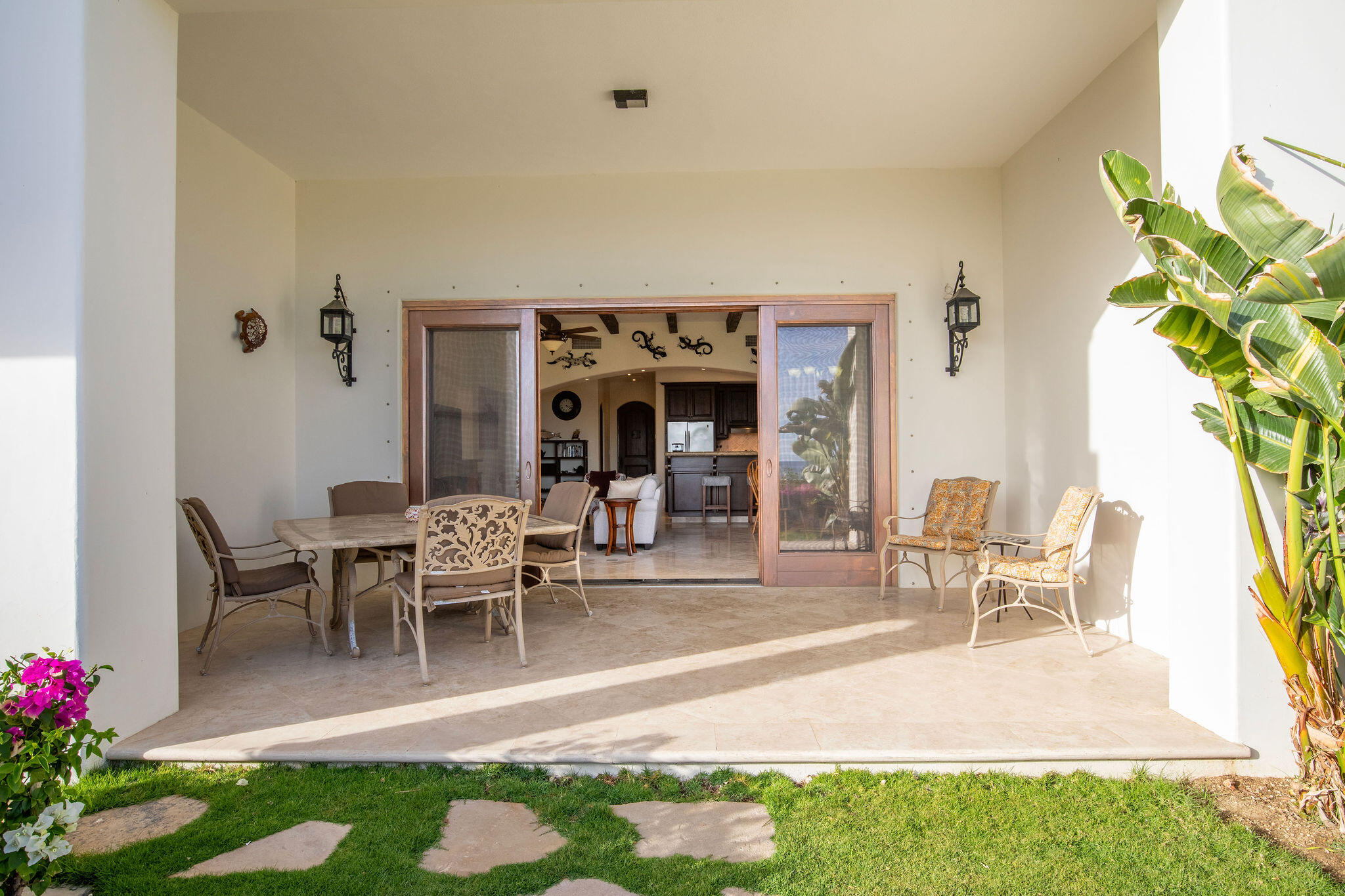 Condo, El Encanto
