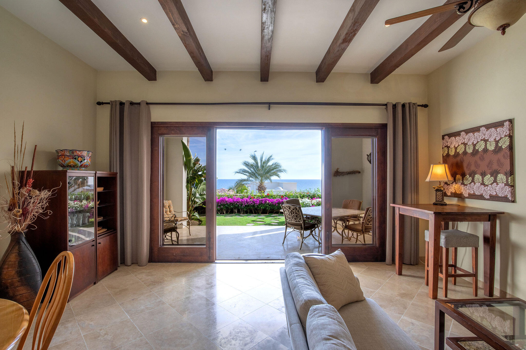 Condo, El Encanto