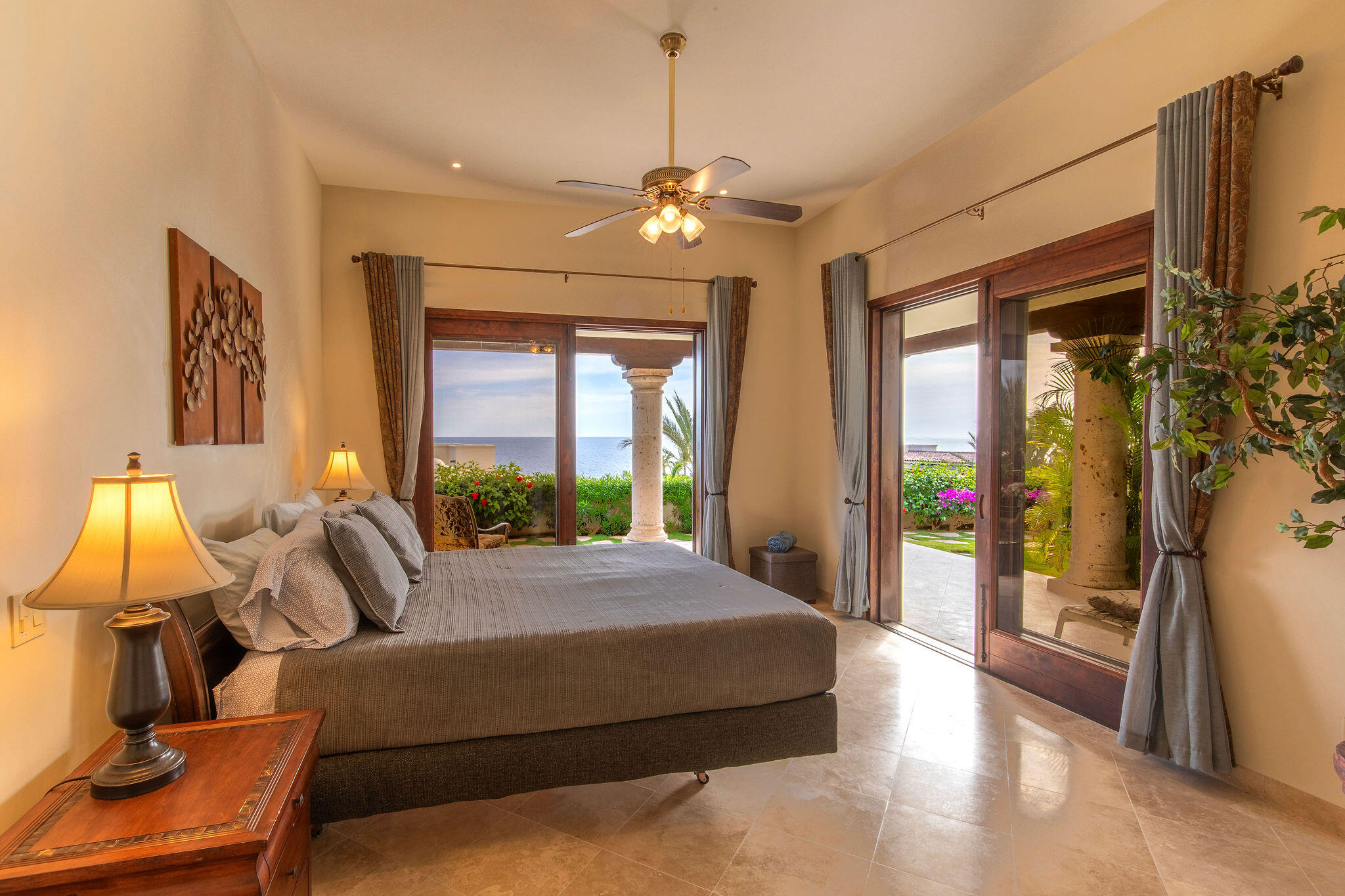 Condo, El Encanto