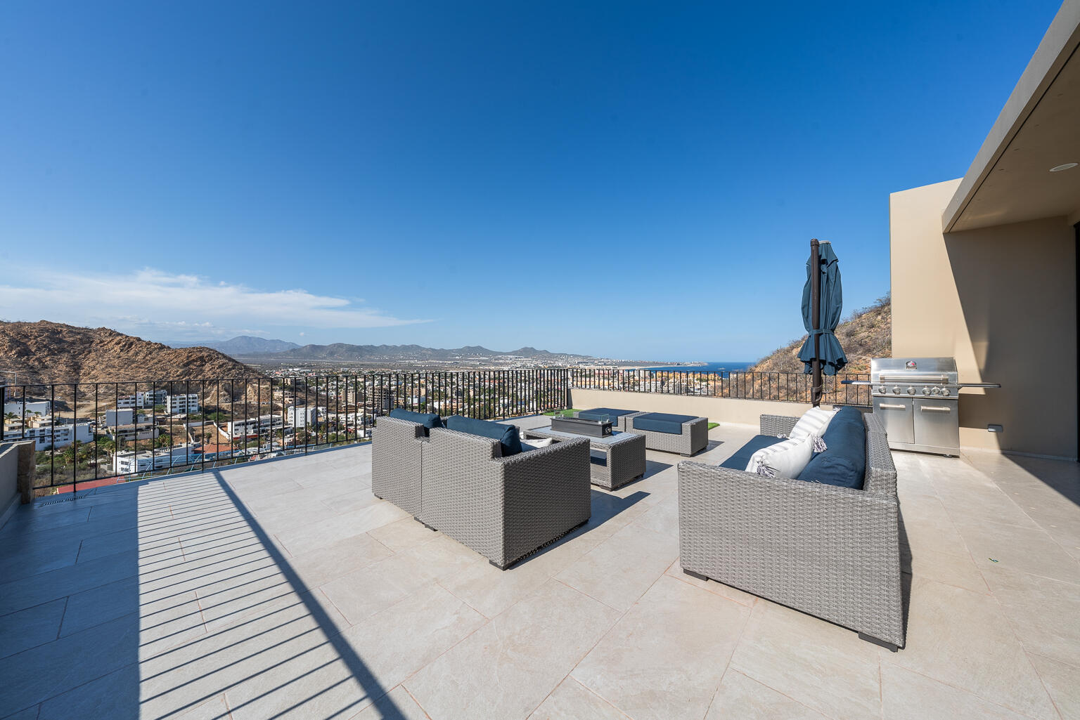 PH w. Big Terrace & Ocean View